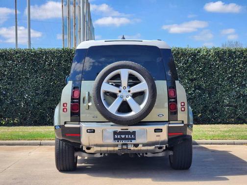 2023 Land Rover Defender 110 SE