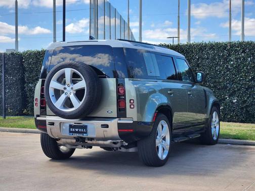 2023 Land Rover Defender 110 SE