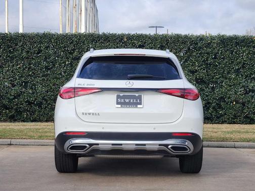 2024 Mercedes-Benz GLC 300 Base