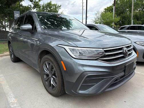 Platinum Gray Metallic 2023 Volkswagen Tiguan 2.0T SE
