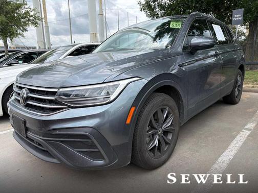 Platinum Gray Metallic 2023 Volkswagen Tiguan 2.0T SE
