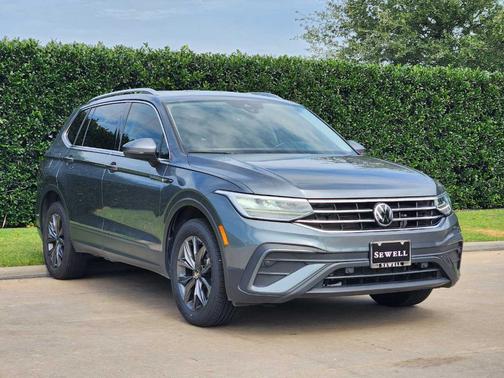 Platinum Gray Metallic 2023 Volkswagen Tiguan 2.0T SE