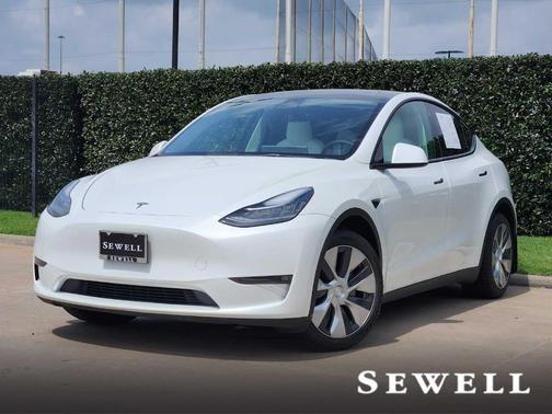 Pearl White Multi 2023 Tesla Model Y Long Range