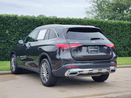 Graphite Gray Metallic 2026 Mercedes-Benz GLC 300 Base