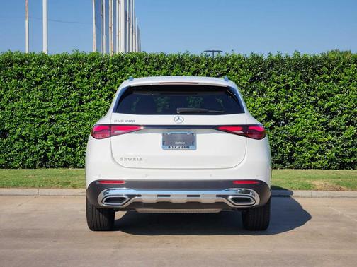 2025 Mercedes-Benz GLC 300 Base