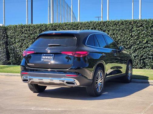 2026 Mercedes-Benz GLC 300 Base