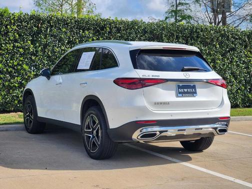 2026 Mercedes-Benz GLC 300 Base