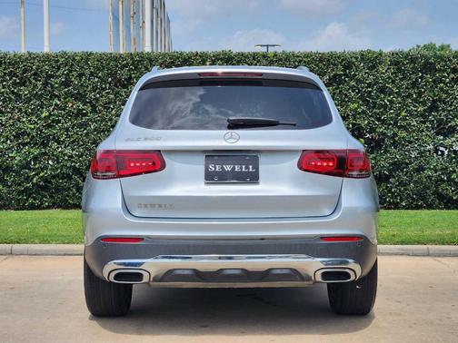 Cirrus Silver Metallic 2022 Mercedes-Benz GLC 300 Base