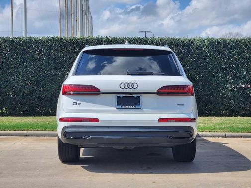 2023 Audi Q7 55 Premium Plus