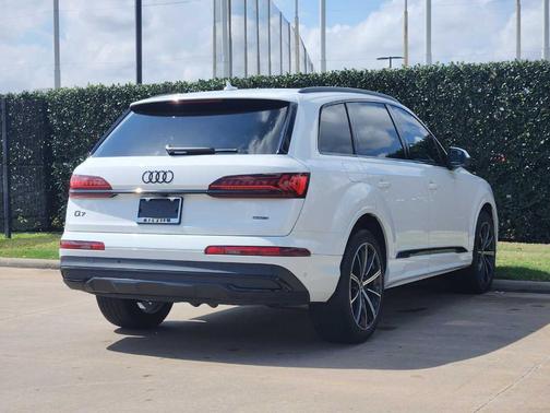 2023 Audi Q7 55 Premium Plus