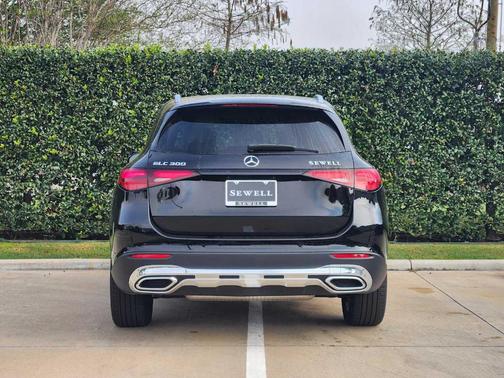 2026 Mercedes-Benz GLC 300 Base