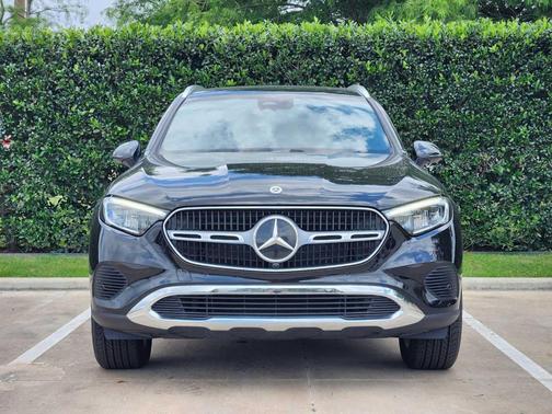 Obsidian Black Metallic 2026 Mercedes-Benz GLC 300 Base