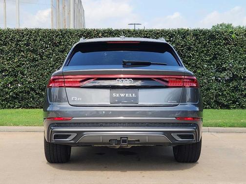 Daytona Gray Pearl Effect 2021 Audi Q8 55 Premium Plus