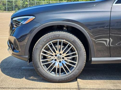 2026 Mercedes-Benz GLC 300 Base