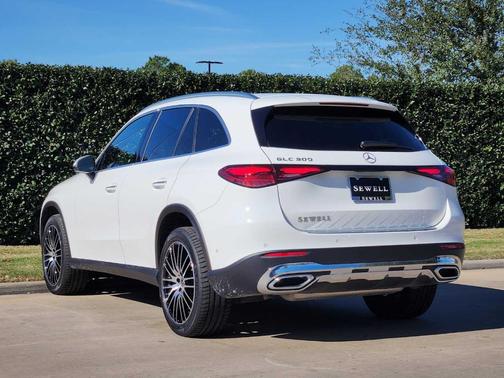 2025 Mercedes-Benz GLC 300 Base