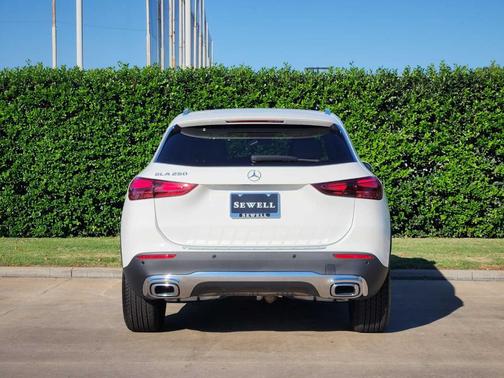 2025 Mercedes-Benz GLA 250 Base