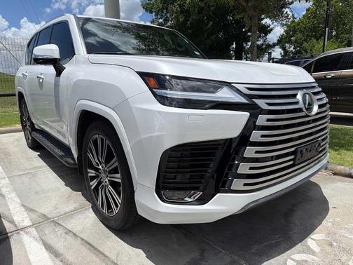 Eminent White Pearl 2025 Lexus LX 600 Luxury
