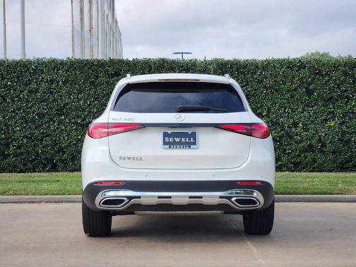 2025 Mercedes-Benz GLC 300 Base