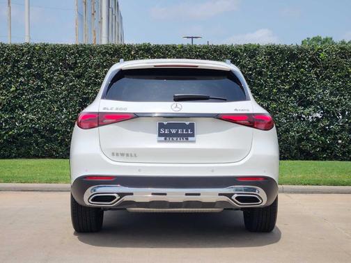 Polar White 2026 Mercedes-Benz GLC 300 Base 4MATIC