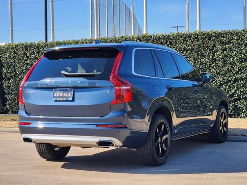 2021 Volvo XC90 T5 Momentum 7 Passenger