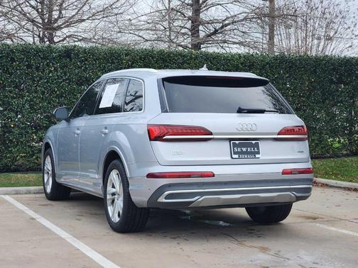 2021 Audi Q7 45 Premium Plus