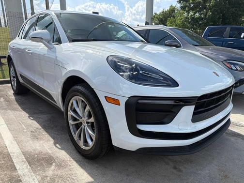 Carrara White Metallic 2022 Porsche Macan Base