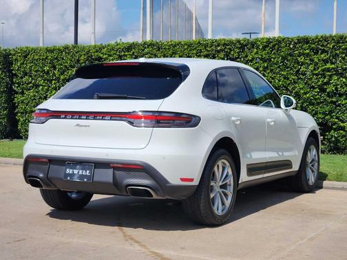 Carrara White Metallic 2022 Porsche Macan Base