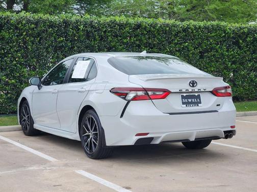 Ice Edge 2024 Toyota Camry SE