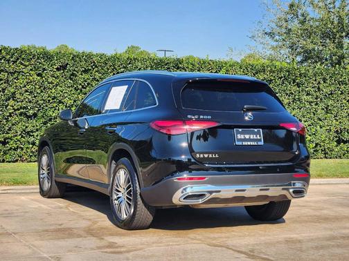 2025 Mercedes-Benz GLC 300 Base