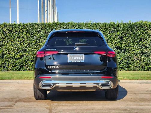 2025 Mercedes-Benz GLC 300 Base