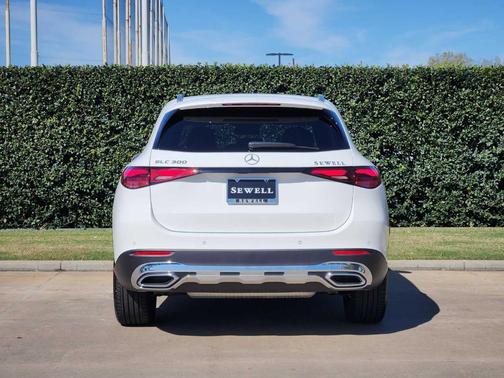 2026 Mercedes-Benz GLC 300 Base