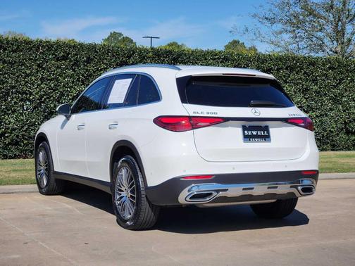 2026 Mercedes-Benz GLC 300 Base