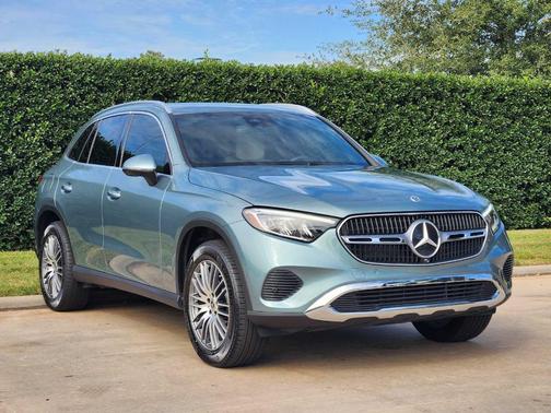 Verde 2026 Mercedes-Benz GLC 300 Base