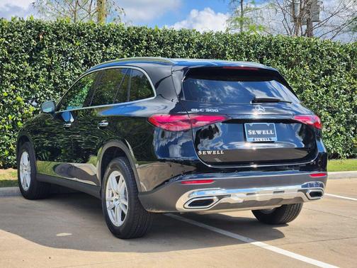 2026 Mercedes-Benz GLC 300 Base