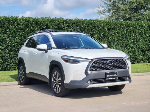 Wind Chill Pearl 2024 Toyota Corolla Cross XLE