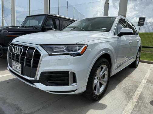 2022 Audi Q7 45 Premium Plus