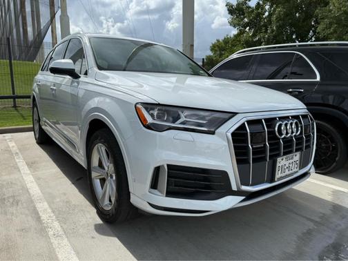 2022 Audi Q7 45 Premium Plus