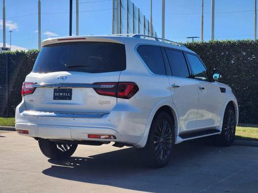 2024 INFINITI QX80 SENSORY