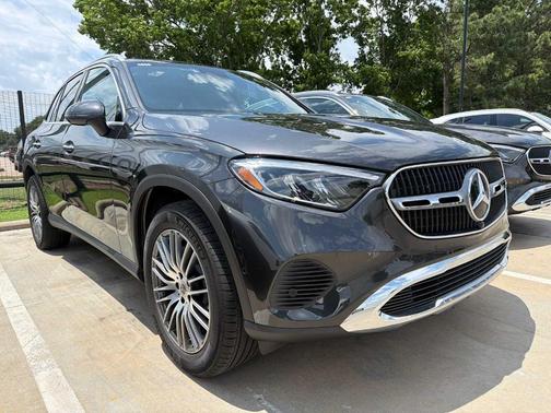 Graphite Gray Metallic 2026 Mercedes-Benz GLC 300 Base