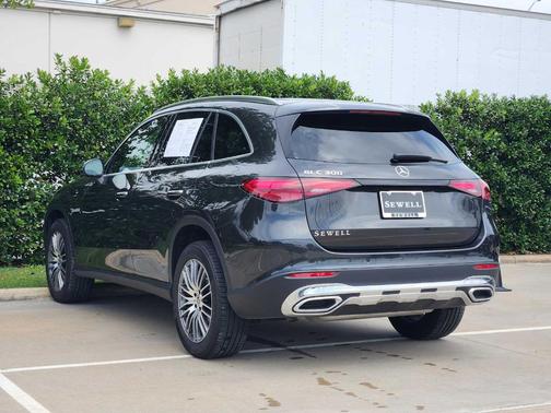 Graphite Gray Metallic 2026 Mercedes-Benz GLC 300 Base
