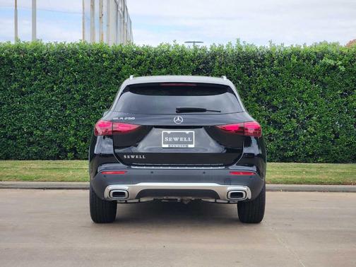 2025 Mercedes-Benz GLA 250 Base