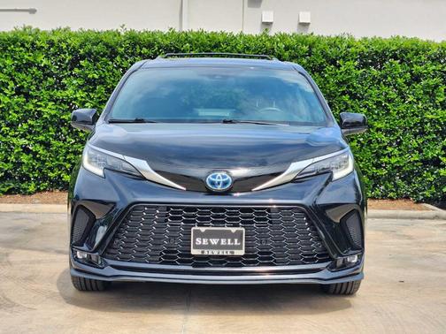 2021 Toyota Sienna XSE 7 Passenger