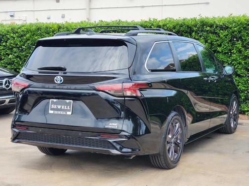 2021 Toyota Sienna XSE 7 Passenger