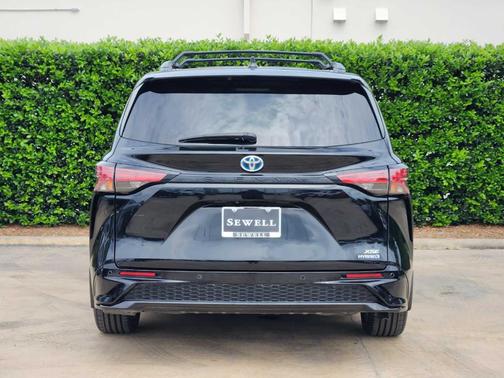 2021 Toyota Sienna XSE 7 Passenger
