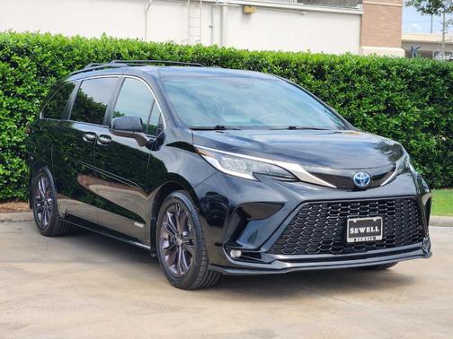 2021 Toyota Sienna XSE 7 Passenger