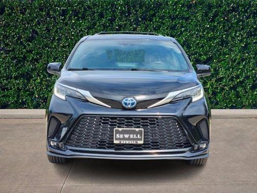2021 Toyota Sienna XSE 7 Passenger