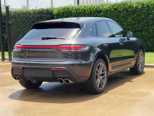 2022 Porsche Macan S