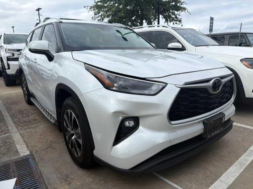 Wind Chill Pearl 2023 Toyota Highlander XLE