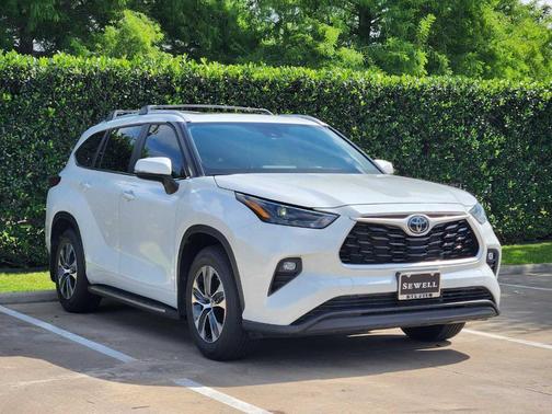 Wind Chill Pearl 2023 Toyota Highlander XLE