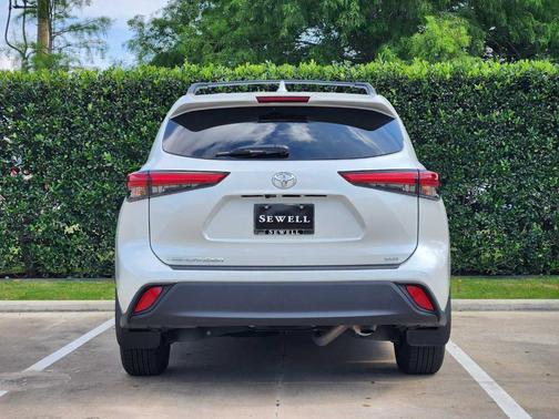 Wind Chill Pearl 2023 Toyota Highlander XLE
